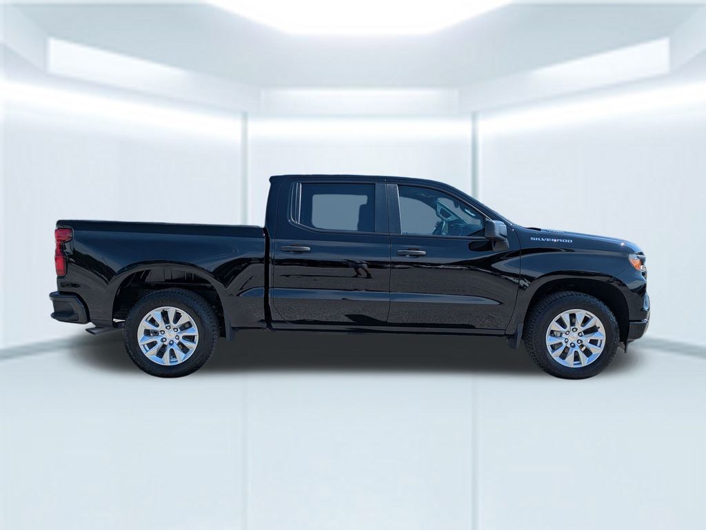 2025 Chevrolet Silverado 1500 Custom photo 4