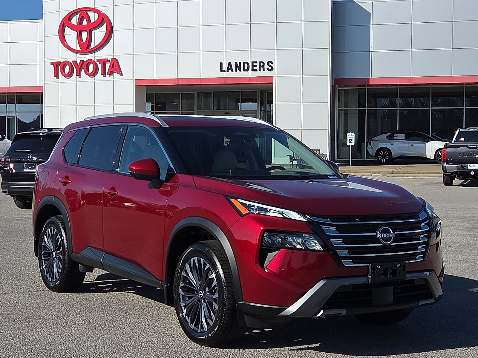 2025 Nissan Rogue SL's photo