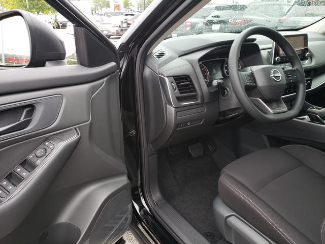 2025 Nissan Rogue S photo 9