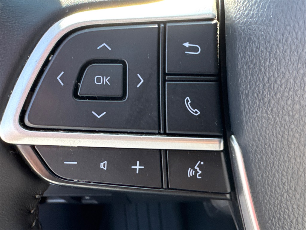 2022 Toyota Highlander XLE photo 23