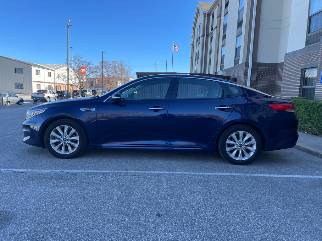 2017 Kia Optima EX photo 2