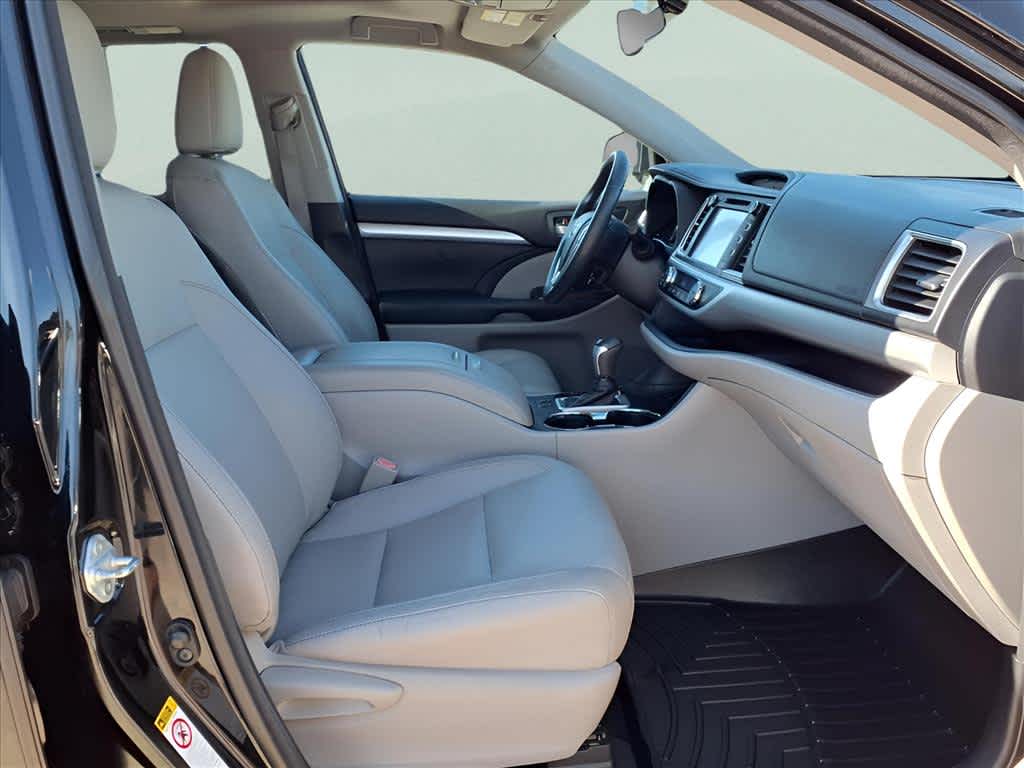 2014 Toyota RAV4 XLE photo 25