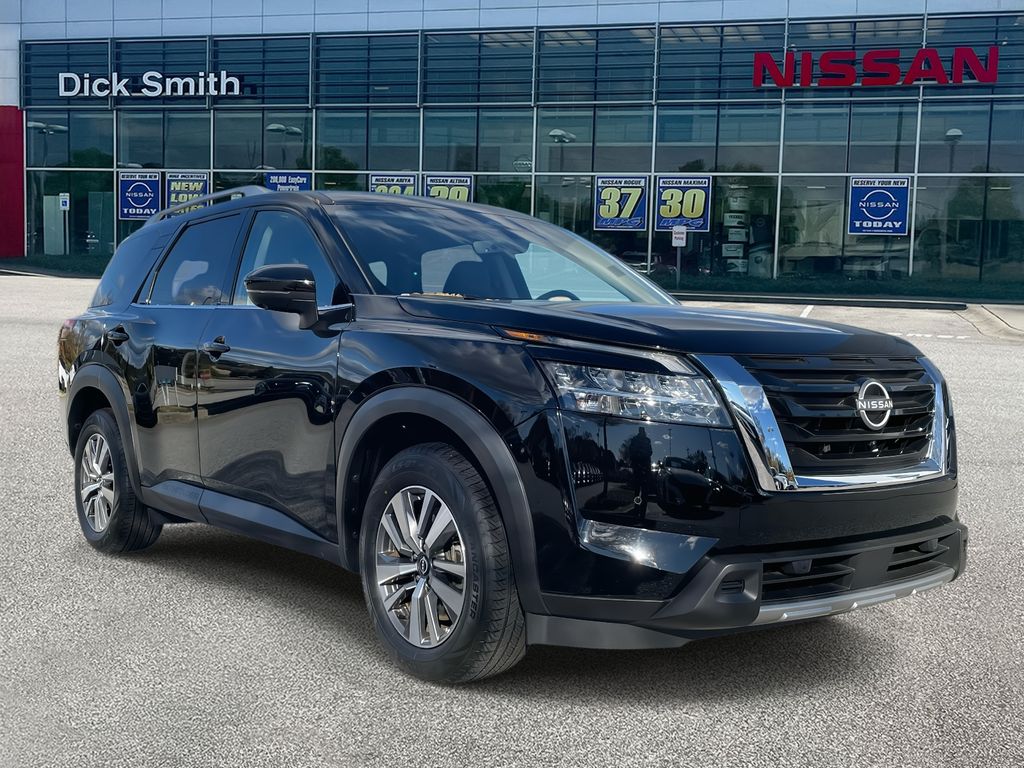2023 Nissan Pathfinder SL's photo