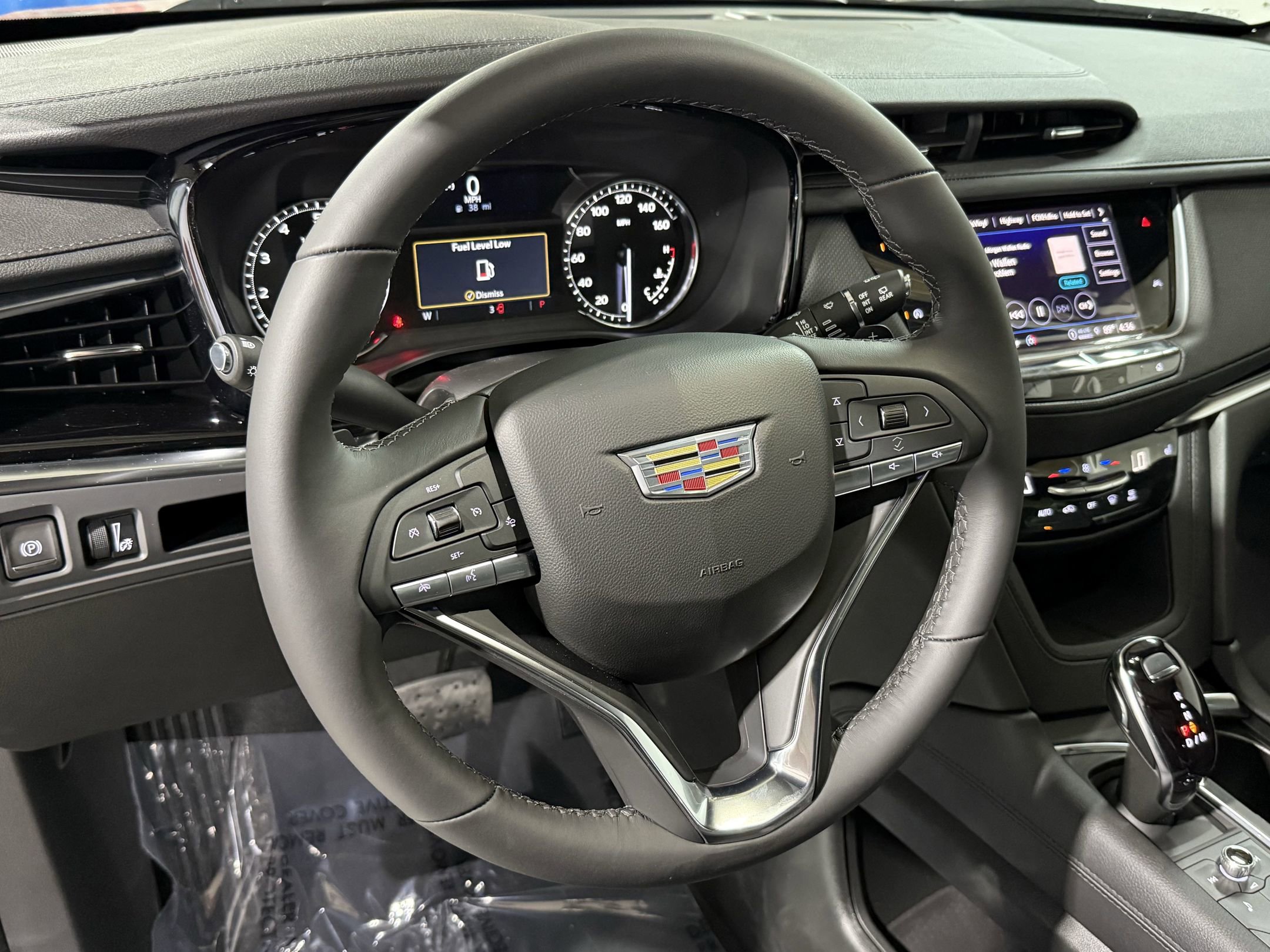 2025 Cadillac XT6 Luxury photo 4