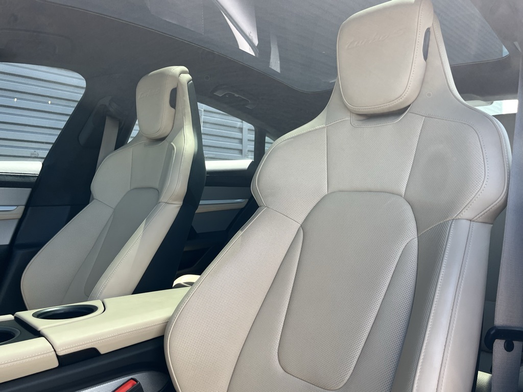 2020 Porsche Taycan Turbo S photo 5
