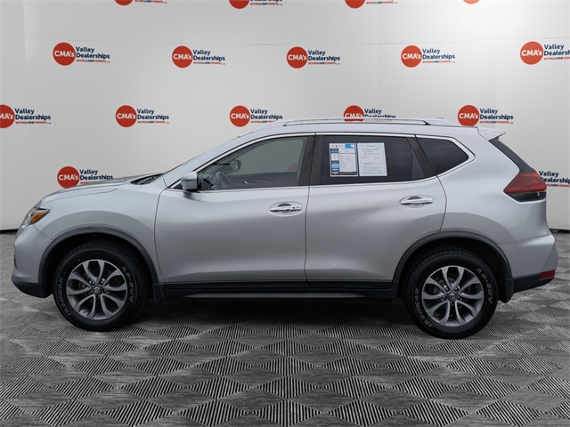 2019 Nissan Rogue SV photo 3