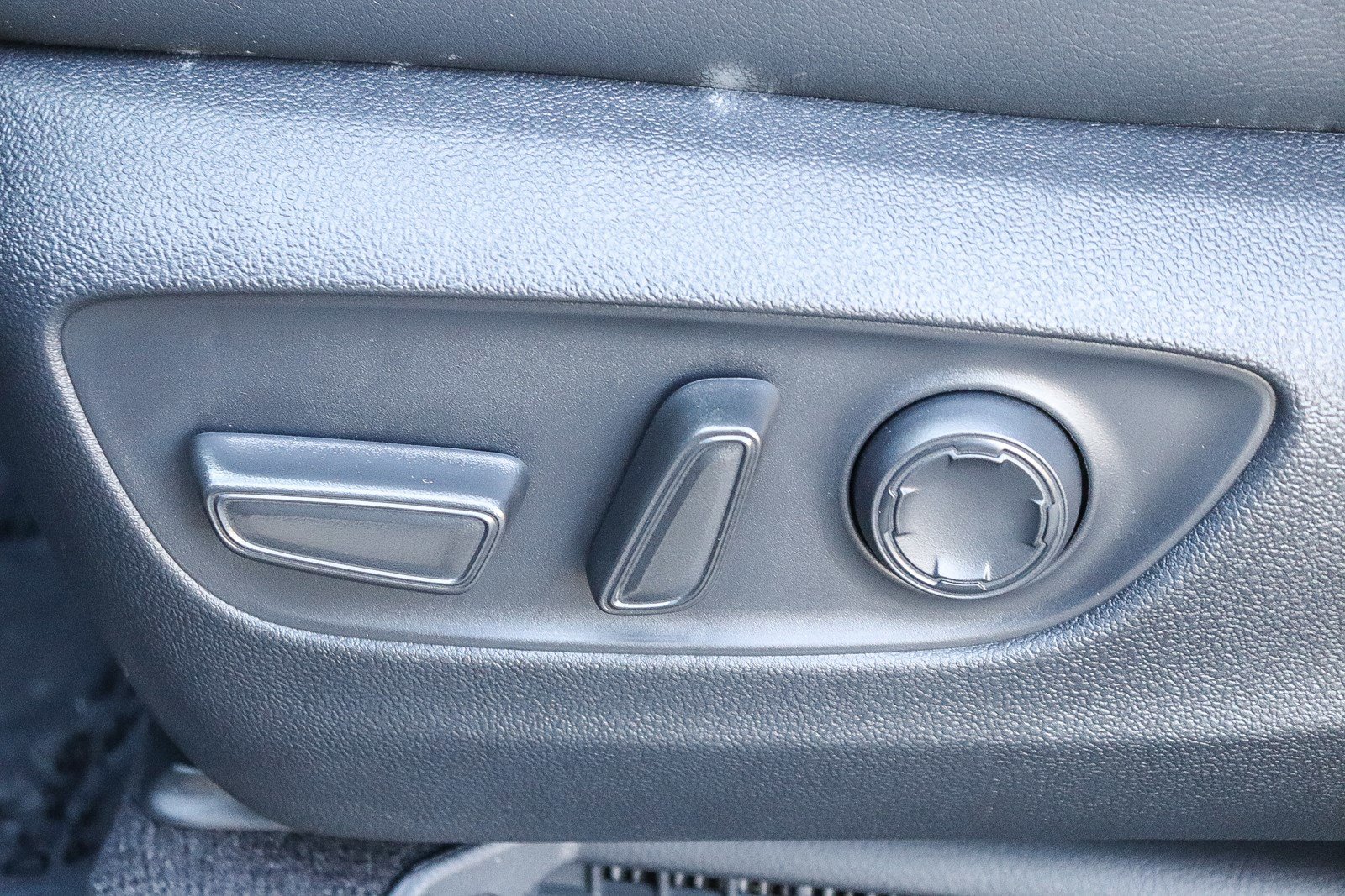 2025 Toyota Sienna Woodland Edition photo 22