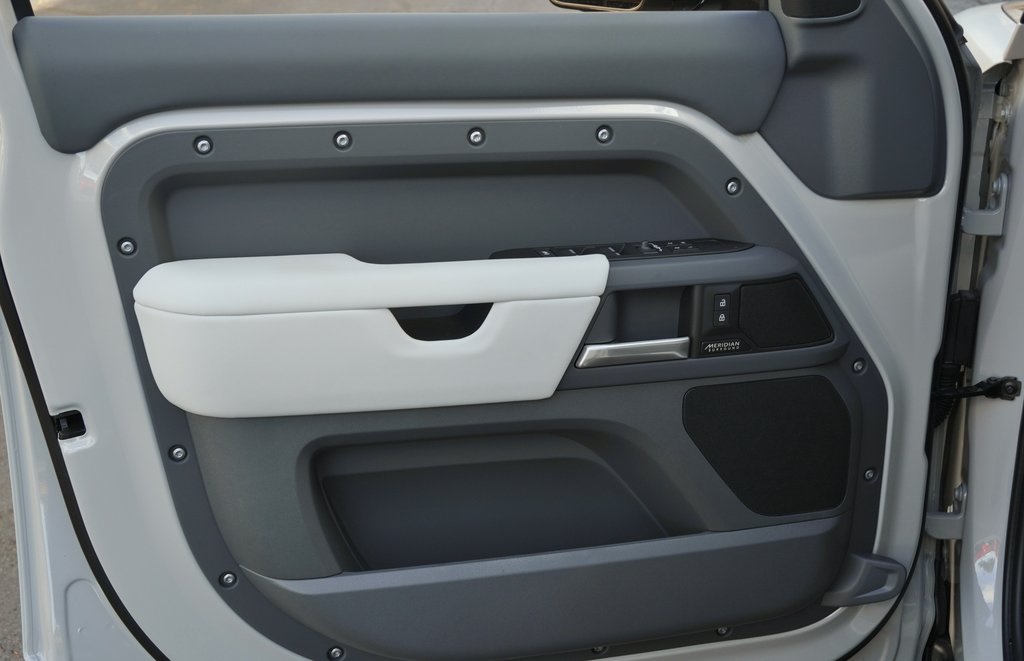 2026 LAND ROVER DEFENDER - Image 10