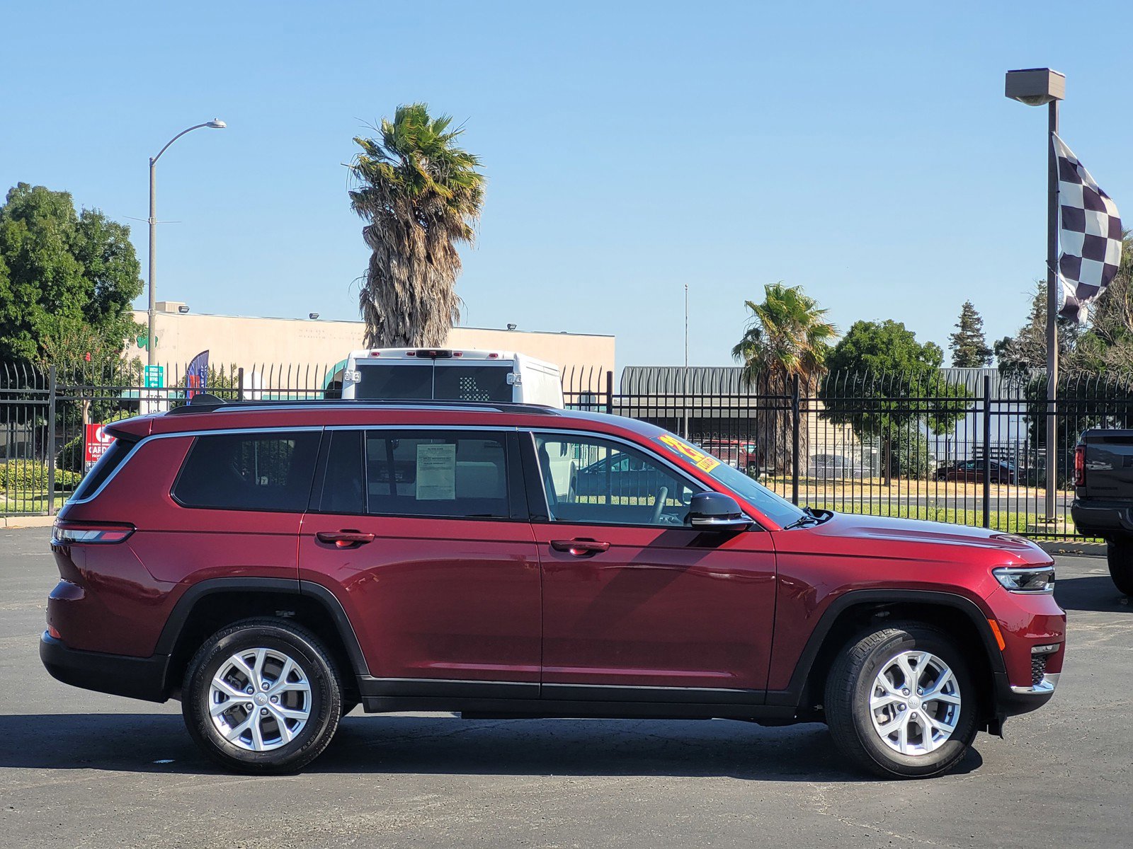 2023 Jeep Grand Cherokee Limited photo 3