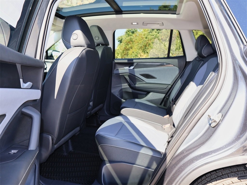 2025 Volkswagen Tiguan SE photo 13
