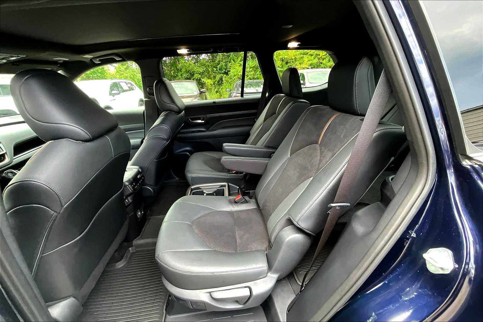 2024 Toyota Highlander Hybrid Platinum photo 17