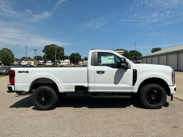 2025 Ford F-350 XL photo 4
