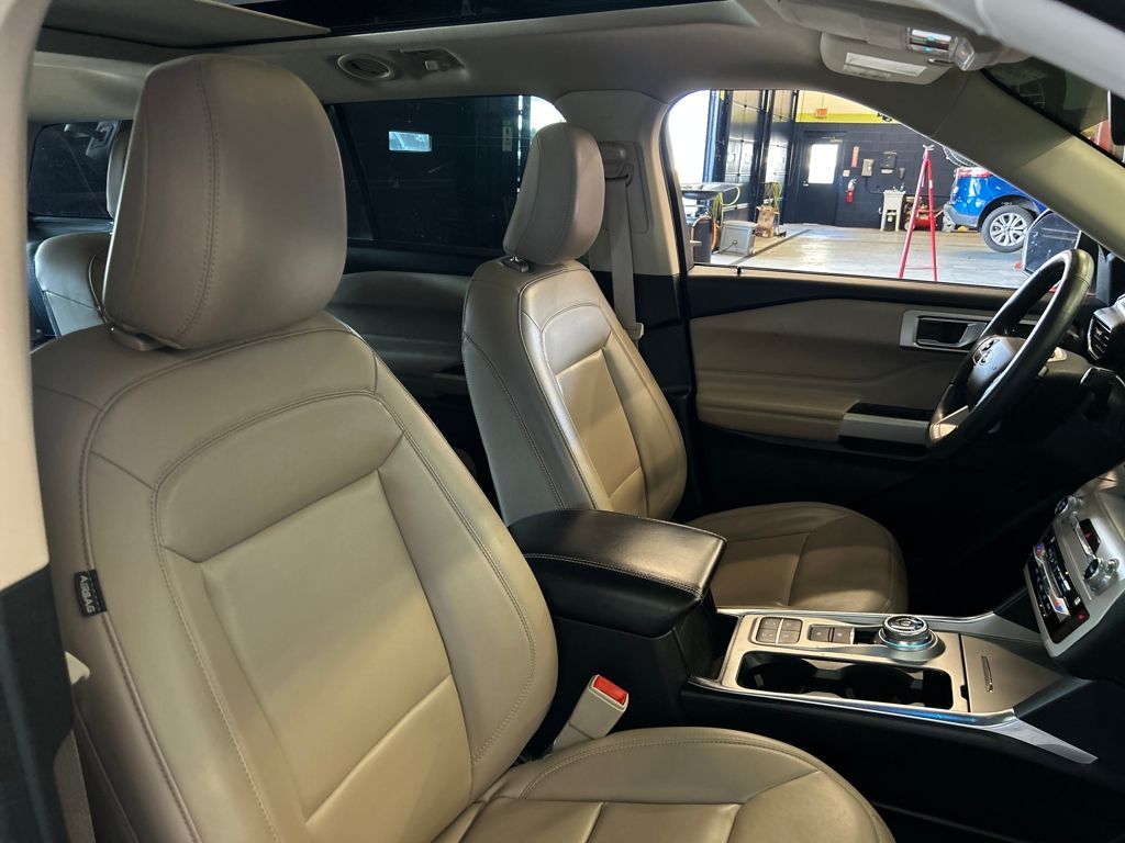 2021 Ford Explorer XLT photo 10