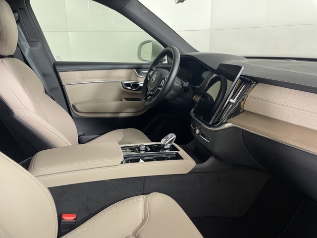 2026 Volvo XC90 B5 AWD Core photo 14