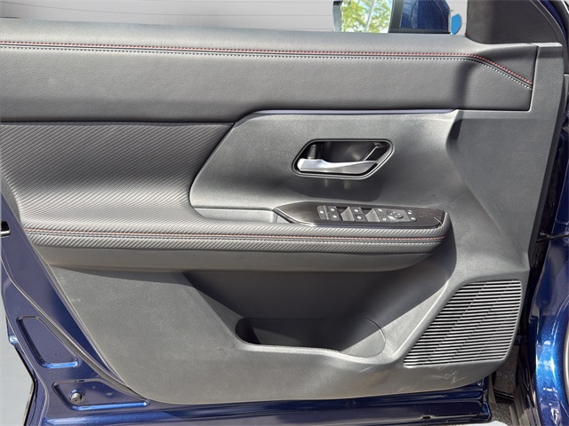 2025 Nissan Kicks SR photo 19