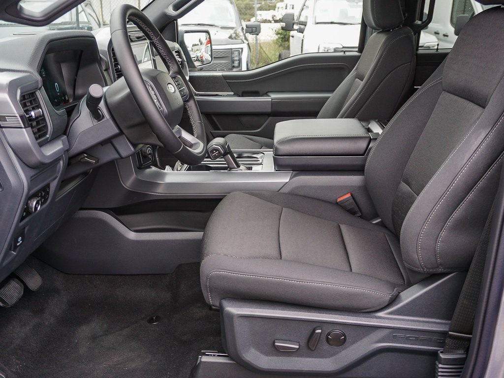 2025 Ford F-150 XLT photo 17