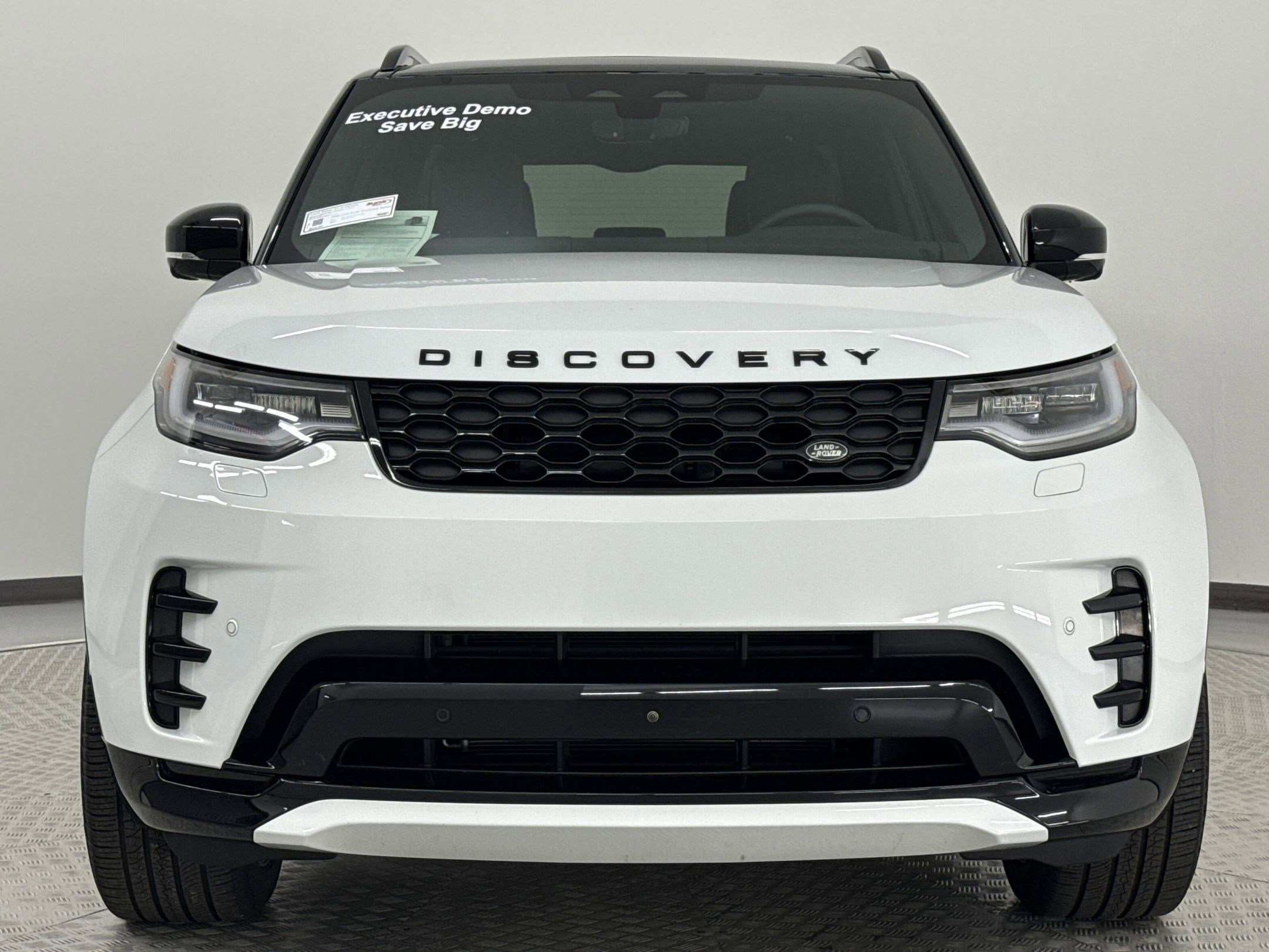 2024 Land Rover Discovery SE photo 5