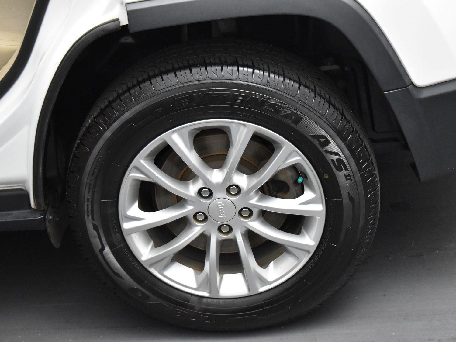 2019 Jeep Cherokee Latitude photo 28
