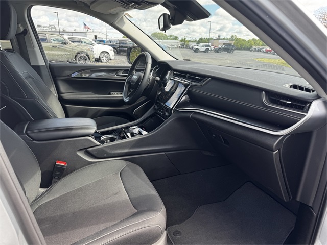 2022 Jeep Grand Cherokee Laredo photo 14
