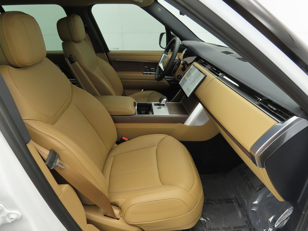 2025 Land Rover Range Rover SE photo 17