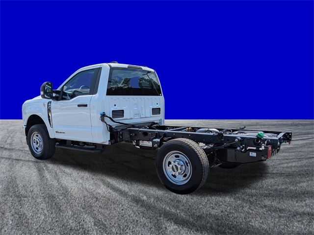 2026 Ford F-350 photo 4