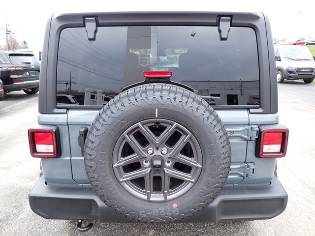 2025 Jeep Wrangler Sport S photo 3