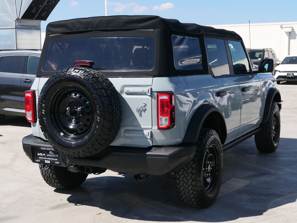 2021 Ford Bronco Black Diamond photo 2