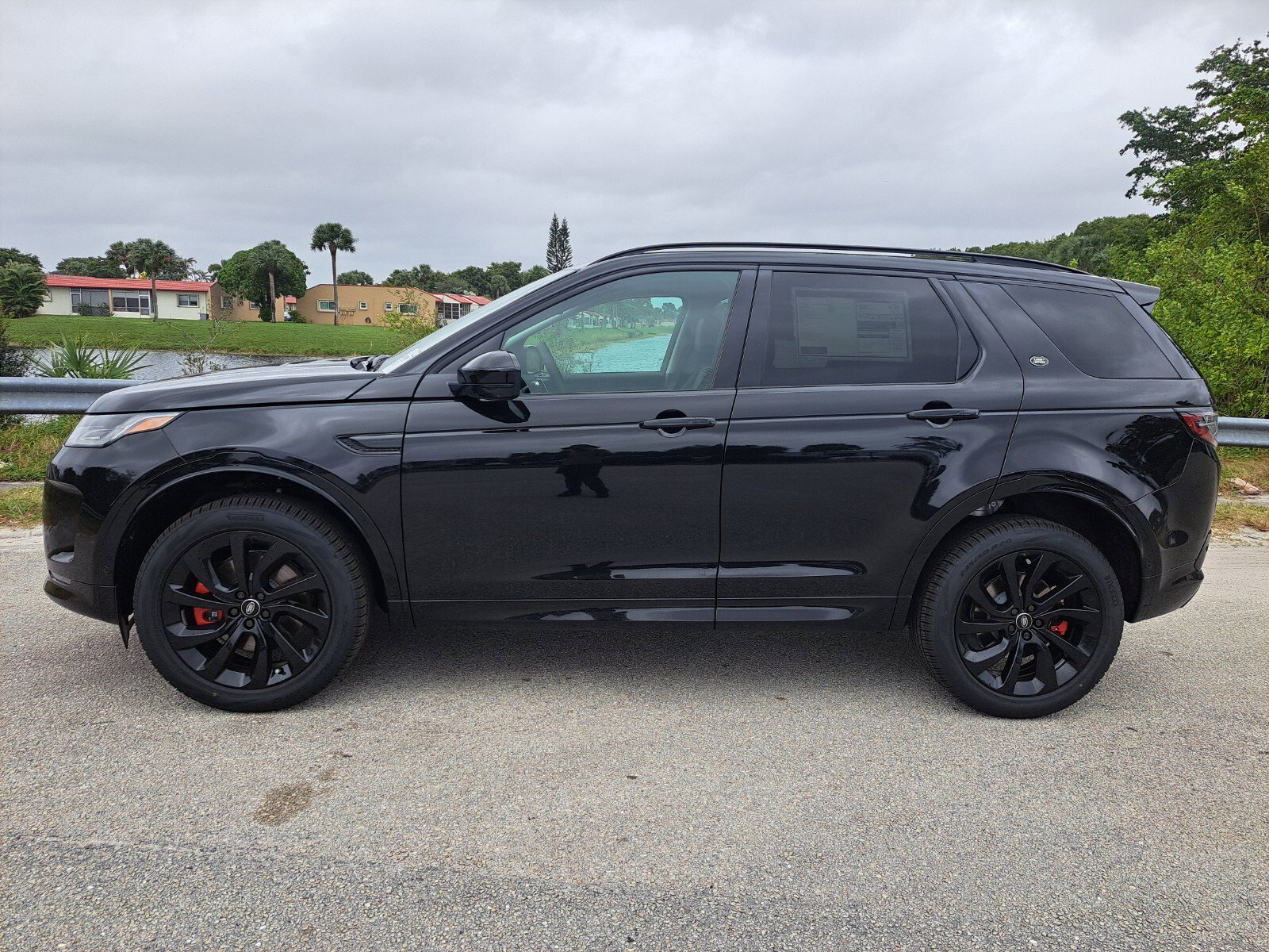 2025 Land Rover Discovery Sport S photo 4