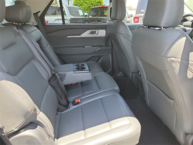 2025 Ford Explorer photo 17