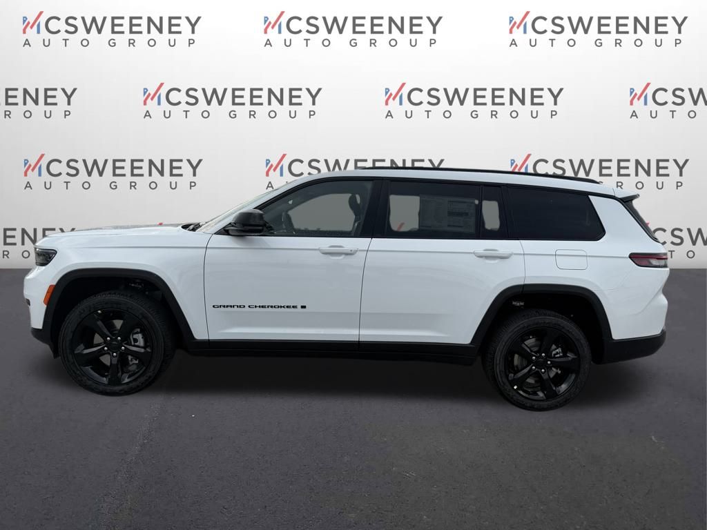 2025 Jeep Grand Cherokee Altitude photo 2