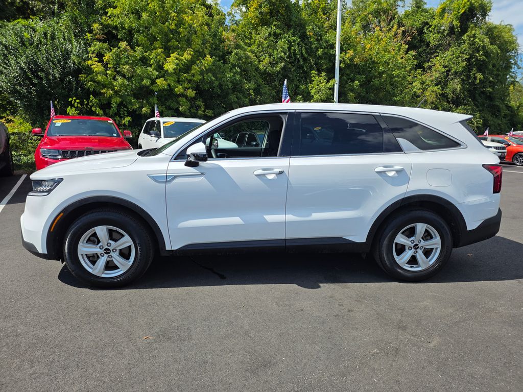 2022 Kia Sorento LX photo 3