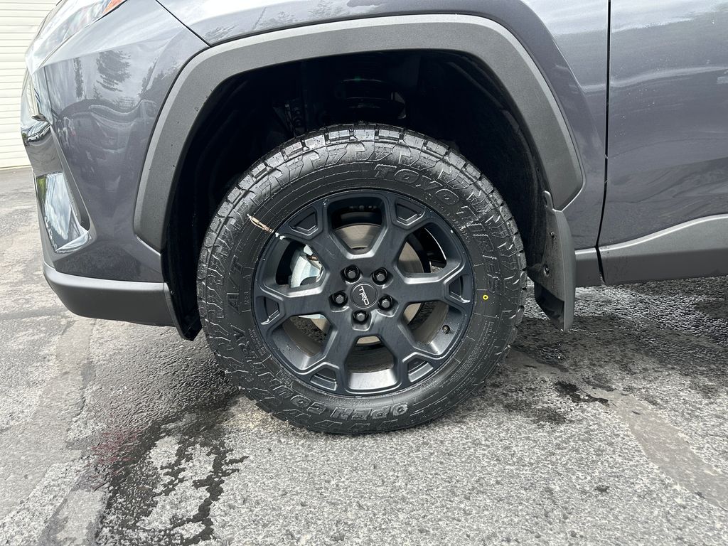 2025 Toyota RAV4 Hybrid XLE photo 7