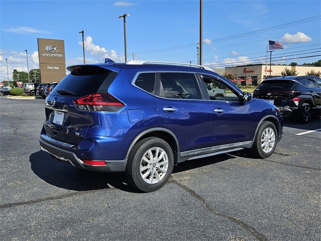 2019 Nissan Rogue SV photo 14