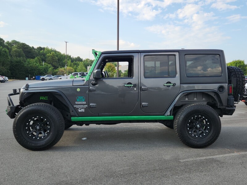 2017 Jeep Wrangler Unlimited Sport photo 4