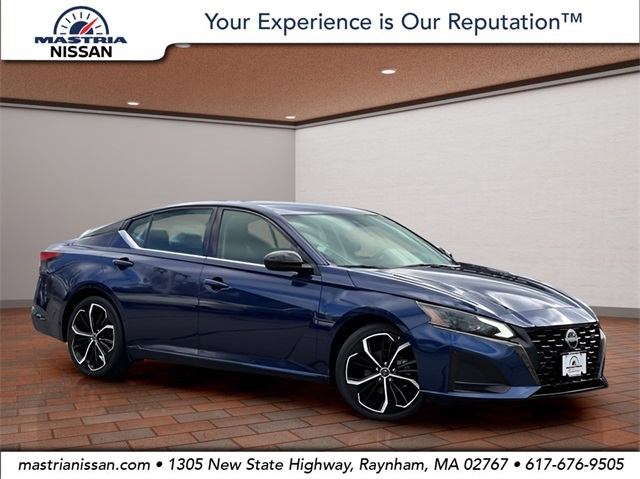 2023 Nissan Altima SR's photo