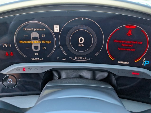 2023 Porsche Taycan photo 22