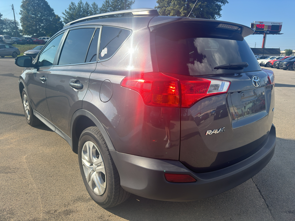 2015 Toyota RAV4 LE photo 4