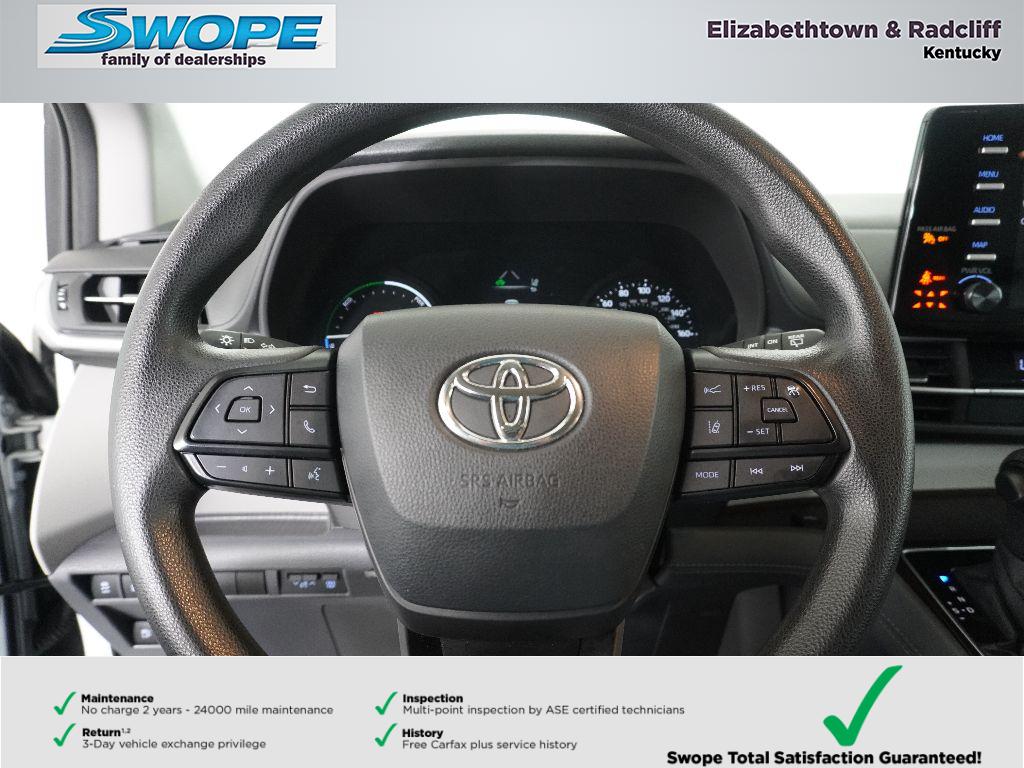 2022 Toyota Sienna LE photo 7