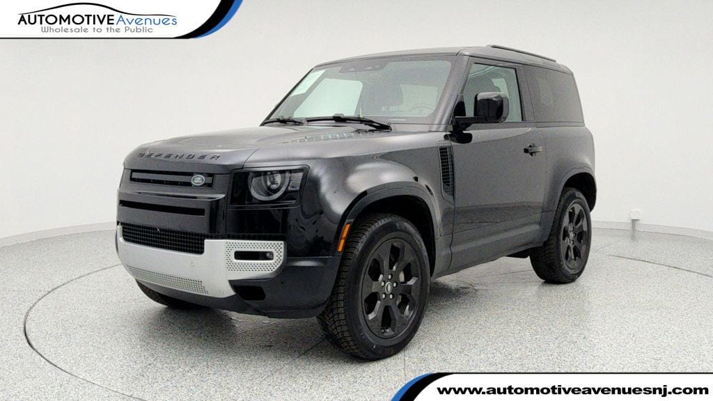 2023 Land Rover Defender SE's photo