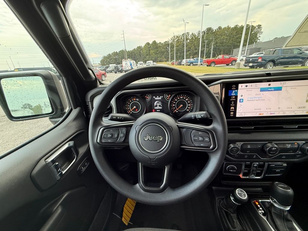 2025 Jeep Gladiator Sport photo 14