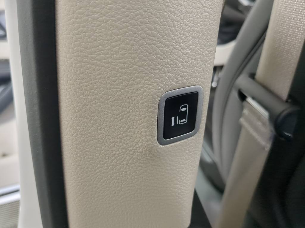 2024 Chrysler Pacifica Touring L photo 11