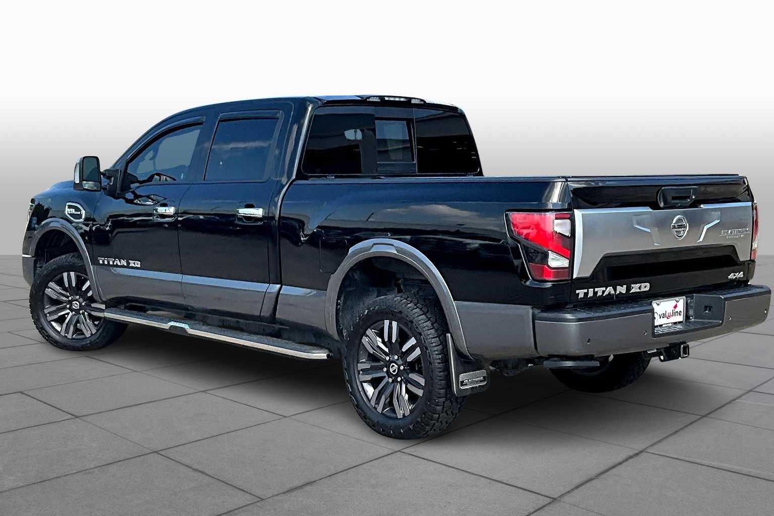 2020 Nissan Titan Platinum Reserve photo 10