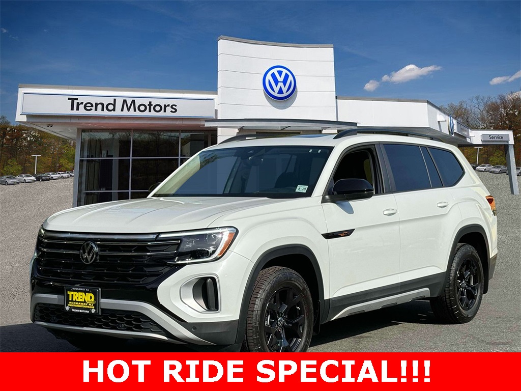 2024 Volkswagen Atlas Atlas Peak Edition's photo