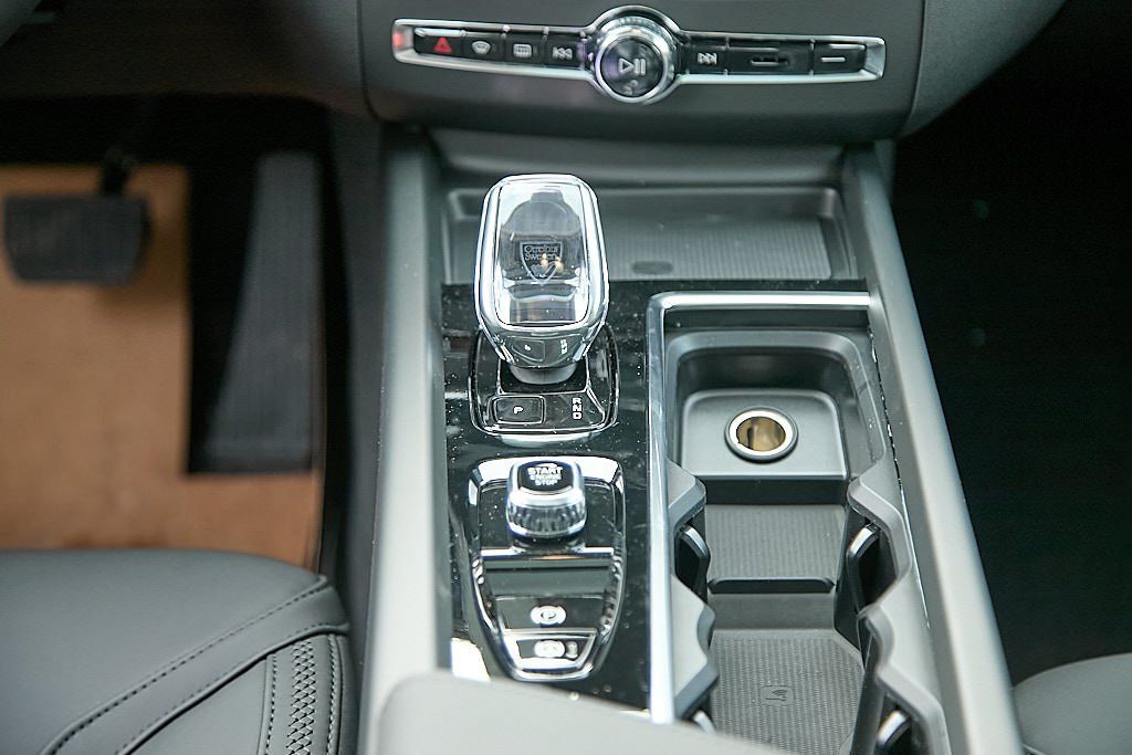 2026 VOLVO XC60 - Image 27