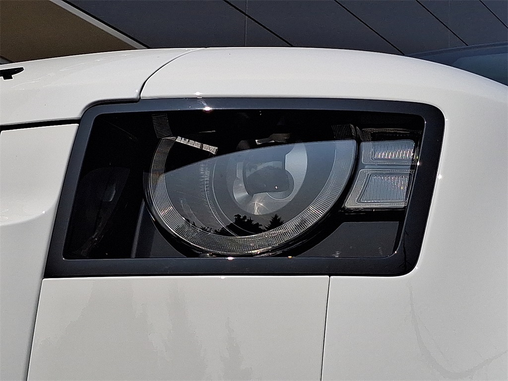 2025 Land Rover Defender 110 S photo 6