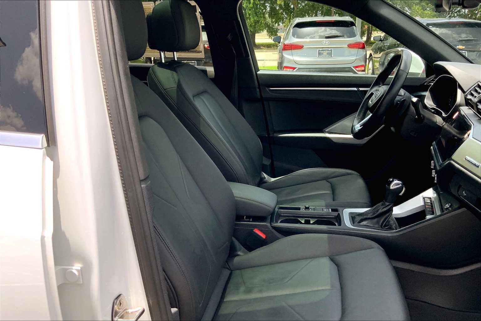 2023 Audi Q3 S line Premium photo 7
