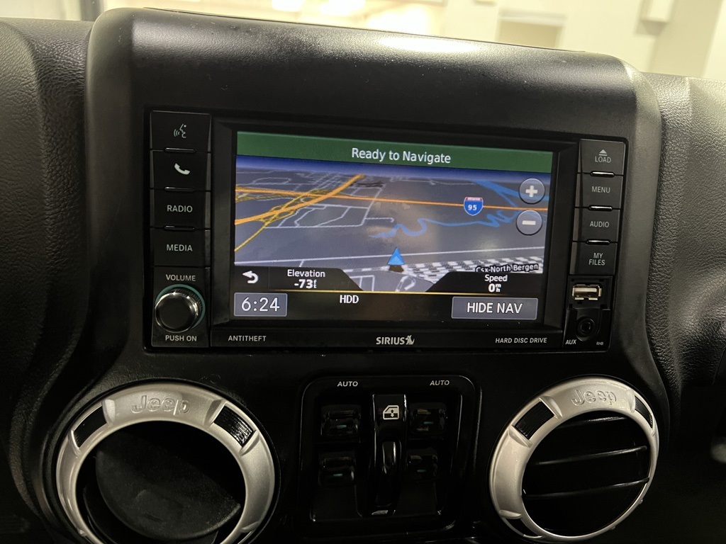 2014 Jeep Wrangler Unlimited Sahara photo 22