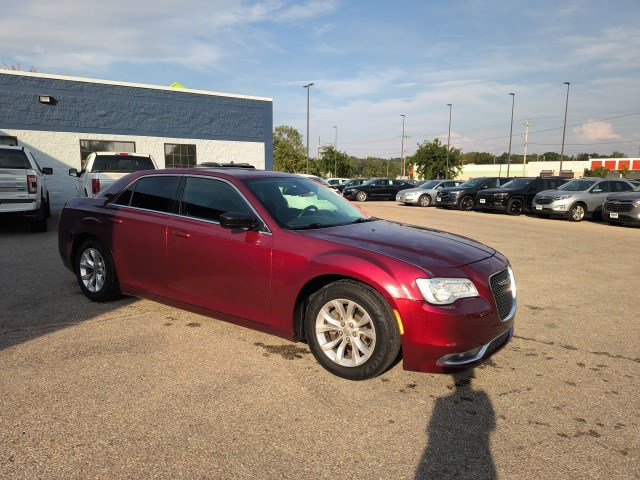 2016 Chrysler 300 Limited photo 7