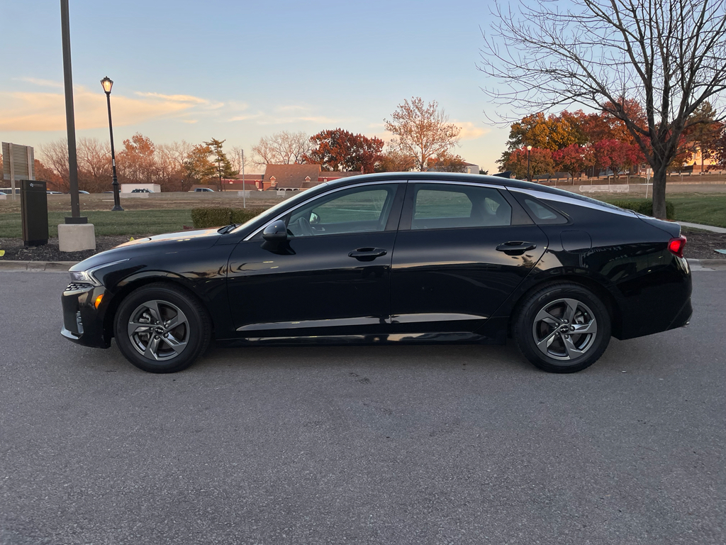 Used 2022 Kia K5 LXS with VIN 5XXG14J20NG143233 for sale in Kansas City