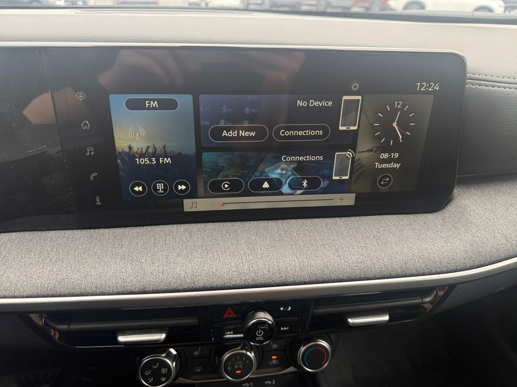 2025 Nissan Kicks SV photo 17